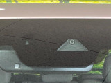 【i-ACTIVESENSE】走行中に前方の車両等を認識し、衝突しそうな時は警報とブレーキで衝突回避と被害軽減をアシスト。より安全にドライブをお楽しみいただけます。