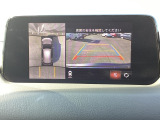 狭い場所での駐車やすれ違いなどでより的確な運転操作に役立つ360&deg;ビューモニターが装備されています。