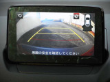 リアゲートの目立たない位置にバックカメラがあります。確認しづらい後方の障害物をバックモニターに表示されるのでより後方の視界の確保が可能です。
