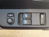 電動格納ミラーあり。駐車の時に便利です。パワーウインドウも付いてます。