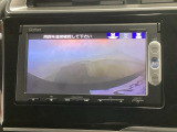 【バックカメラ】運転が苦手な方も車庫入れラクラクです!ギアをリバースに入れれば自動的に切り換わりますので、面倒な操作は不要です♪狭い駐車場もお車を傷つけず安心ですね!