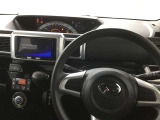 とっても見やすいメーターです。夜間時はラグジュアリーな気分にさせてくれる照明が魅力ですので、夜のドライブも楽しみになりますよ♪