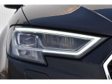 LEDヘッドライトは、太陽光に近い色温度を持つビームによりクリアな視界を確保すると同時に、キセノンヘッドライトよりもさらに少ない消費電力を実現。寿命も長く、基本的にはメインテナンスフリーです。