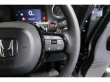 Hondaセンシングの機能のひとつ、アダプティブクルーズコントロール付!アクセルから足を離しても設定したスピードと前車との車間を保ち走行してくれます!車線維持もアシスト☆高速道路で疲労軽減ですね☆