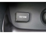 【アクセサリーソケット】12Vのカー用品等の電源供給が可能です。