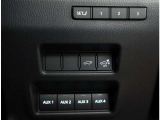 内装には通常使用によるものと思われるダメージが御座います。