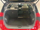 【ラゲッジルーム】後部座席を倒せば大きな荷物も積むことが出来ます!!