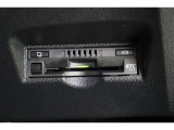 ETCはナビ連動機能付です。利用日や料金の確認がモニターで出来て便利ですよ。納車前には使用できるようにセットアップをさせていただきます。ETCカードの取扱もしておりますのでご相談下さいね。