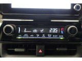 ★エアコンはオートタイプが装着済みです!オートモードにしておけば、車内温度を設定するだけで風の料や吹き出し口の切り替えを機械が行ってくれます!一年中快適な環境を作れますよ♪