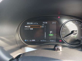 前方車両との衝突防止のサポート機能やアクセルとブレーキを踏み間違えた時のサポート機能など、安全装備が充実してて心強いです!!