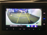 バックモニター付きで、車庫入れやバック時の後方確認をサポート。
