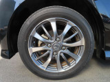 純正アルミホイール装着。シルバーのおしゃれなホイールです。