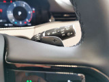【パドルシフト】スポーツカーにある装備でステアリングから手を放すことなくシフトチェンジが可能な人気快適機能になります。