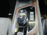 直線的で操作のしやすい前後操作の電制シフト♪従来のシフトレバー車からのお乗り換えでも分かりやすく、操作がしやすいですよ☆