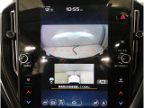 ■人気のフロントビューモニター装備。フロントグリルのカメラ映像を11.6インチディスプレイに表示。自車の前方の様子が確認可能です。見通しの悪い交差点や駐車・発進時などの前方確認をサポートします。