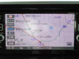 お出かけ際に役に立つ、純正メモリーナビ付き。フルセグTV・Bluethooth・アラウンドビューモニター等、機能も充実しています。