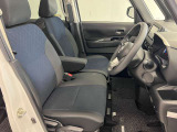ゆったりと座れる運転席シートですのでストレスなく運転が出来ますよ!