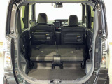 シートを倒すと広々とした荷物スペースに☆