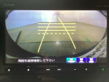 バックでの車庫入れも安心です! リアカメラが付いているバックモニター付のナビを装備しております。操作線もついており距離感も画面から確認できます。