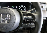 Hondaセンシングの機能のひとつ、アダプティブクルーズコントロール付!アクセルから足を離しても設定したスピードと前車との車間を保ち走行してくれます!車線維持もアシスト☆高速道路で疲労軽減ですね☆