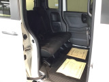 ホンダ車の低床ボディは、チャイルドシートへのお子さまの乗降や荷物の積載もスムーズ。足元もゆったりとしていますので、おくつろぎいただけます。