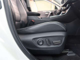 パワーシート搭載。微妙な調整が手軽にでき、ピッタリなポジションで運転することが可能です。