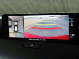 【360&deg;ビュー・モニター】前後左右4つのカメラ映像をさまざまな走行状況に応じて切り替えてセンターディスプレイに表示することで、駐車時や狭い道でのすれ違い時、見通しの悪い交差点進入時でも安心感を高めます。