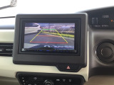 バックモニター付きで、車庫入れやバック時の後方確認をサポート。