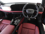 Audiのインテリアはエクステリア同様、優れたデザイン性とクオリティ、そして機能性を兼ね備えております。