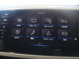 8インチ大型タッチスクリーンのインフォーメーションシステムです。ナビゲーションを始めスマホとの連動、車両の設定や車両の状態など様々な機能が複合されたシステムです。