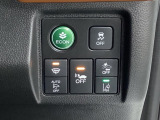 Hondaセンシング用の、VSA(ABS+TCS+横滑り抑制)解除と路外逸脱抑制機能のオンオフスイッチなどはハンドルの右側に装備しています。燃費に役立つECONボタンもここです。