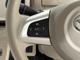 ナビゲーションやオーディオなどの操作がハンドルの手元でできるステアリングスイッチが付いてます