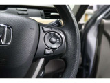 Hondaセンシングの機能のひとつ、アダプティブクルーズコントロール付!アクセルから足を離しても設定したスピードと前車との車間を保ち走行してくれます!車線維持もアシスト☆高速道路で疲労軽減ですね☆