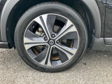 純正アルミホイール装着。