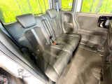 後部座席も気になるようなキズ・汚れやへたり等、大きなダメージはなく、良好な状態です。