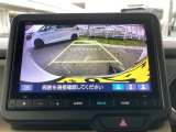 バックモニター付きで、車庫入れやバック時の後方確認をサポート。
