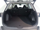 後部座席は分割式です。普段の荷室スペースも充実!