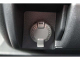 【アクセサリーソケット】12Vのカー用品等の電源供給が可能です。