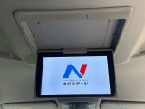 【フリップダウンモニター】大画面モニターで後席でもエンタメをお楽しみいただけます。小さなお子様にも大人気の装備です♪