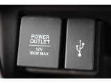 12V電源ソケットから、携帯の充電なども可能です。またUSBジャックも搭載。車内で音楽再生だけではなくスマートフォン等の機器へ充電可能です♪