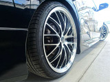 別途オプションにて純正ホイール+スタッドレスタイヤのご準備等も可能です!詳しくは当店スタッフまで☆