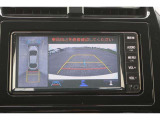 パノラミックビューモニター付きです。車両を上から見たような映像をディスプレイオーディオ画面に表示。運転席からの目視だけでは見にくい、車両周辺の状況をリアルタイムでしっかり確認できます。