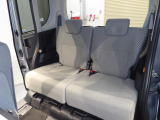 後席は分轄スライド&リクライニング