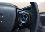 Hondaセンシングの機能のひとつ、アダプティブクルーズコントロール付!アクセルから足を離しても設定したスピードと前車との車間を保ち走行してくれます!車線維持もアシスト☆高速道路で疲労軽減ですね☆