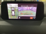 狭い場所での駐車やすれ違いなどでより的確な運転操作に役立つ360&deg;ビューモニターが装備されています。