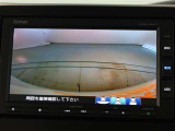 バックモニターで、後方を確認しながら安心して駐車することができます。運転初心者も熟練者も必須の機能ですよ!