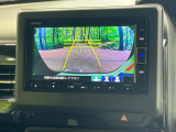 【バックカメラ】駐車時に後方がリアルタイム映像で確認できます。大型商業施設や立体駐車場での駐車時や、夜間のバック時に大活躍!運転スキルに関わらず、今や必須となった装備のひとつです!