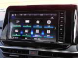 ナビゲーション+AV 2画面表示(デュアルウィンドウ)、TV、FM/AM、Bluetooth Audio、microSDカード(音楽/動画ファイル再生)、ハンズフリーフォン、スマホでの地図更新も可能な高性能大型ナビです。