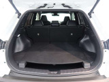 後部座席は分割式です。普段の荷室スペースも充実!