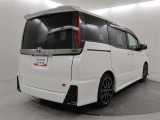広々とした車内空間に優れた燃費性能。更にデザインも上質で人気のお車です!